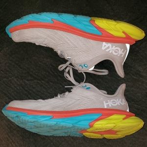 Mens 8.5 Hoka Clifton Edge